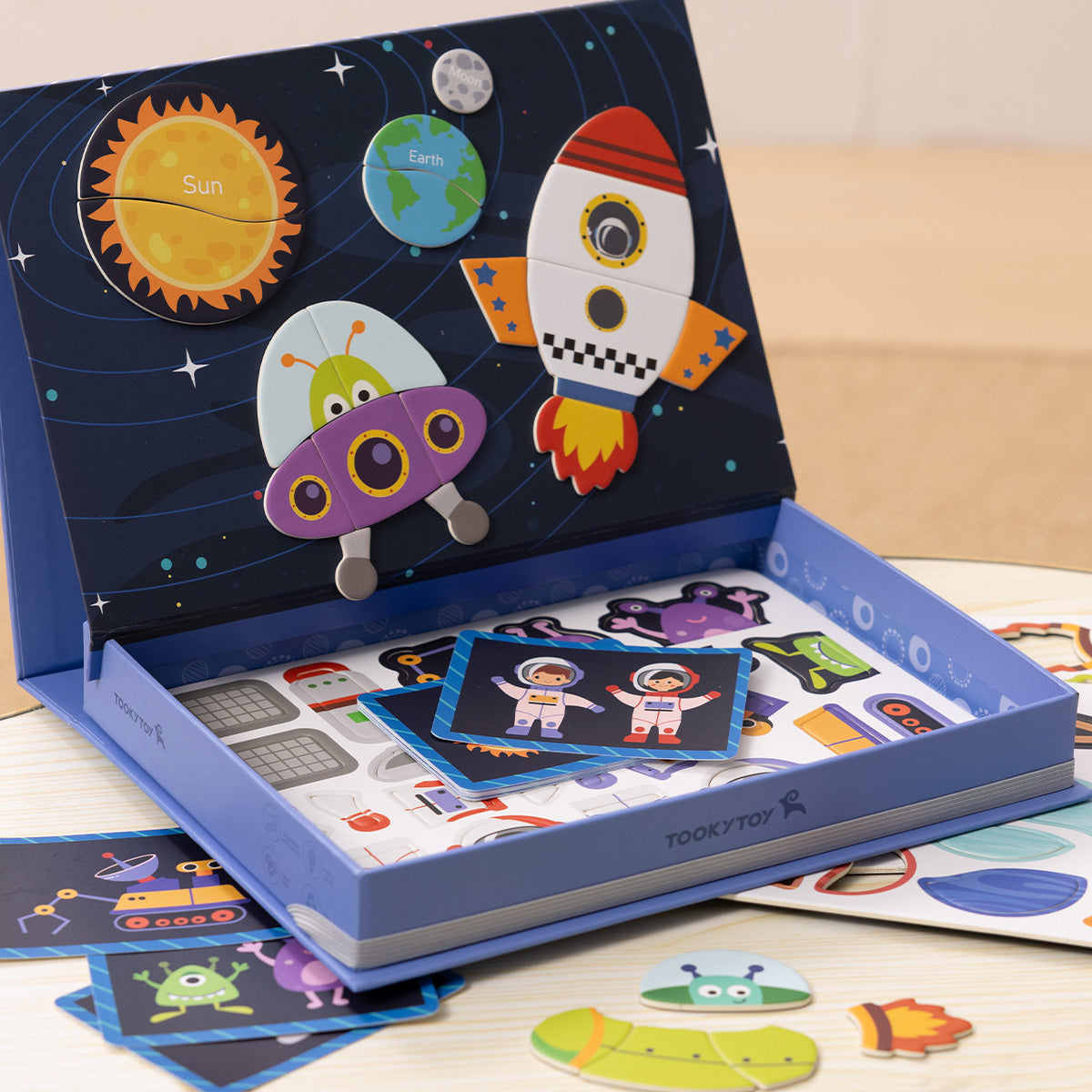 TOOKY TOY Magnetic Box - Space---TK674