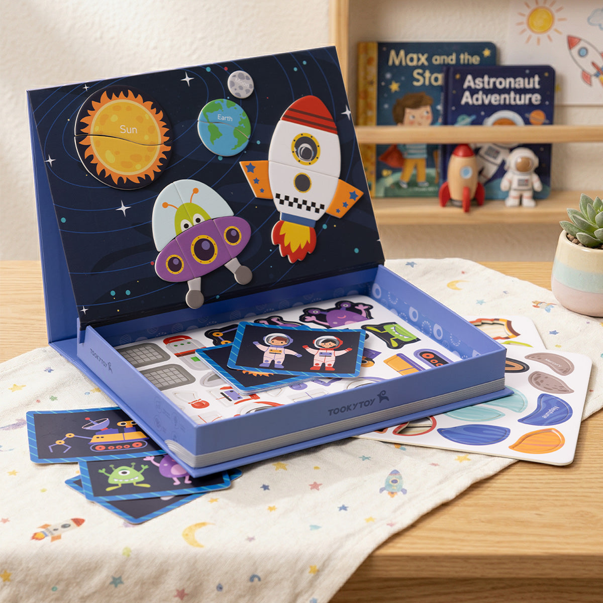 TOOKY TOY Magnetic Box - Space---TK674